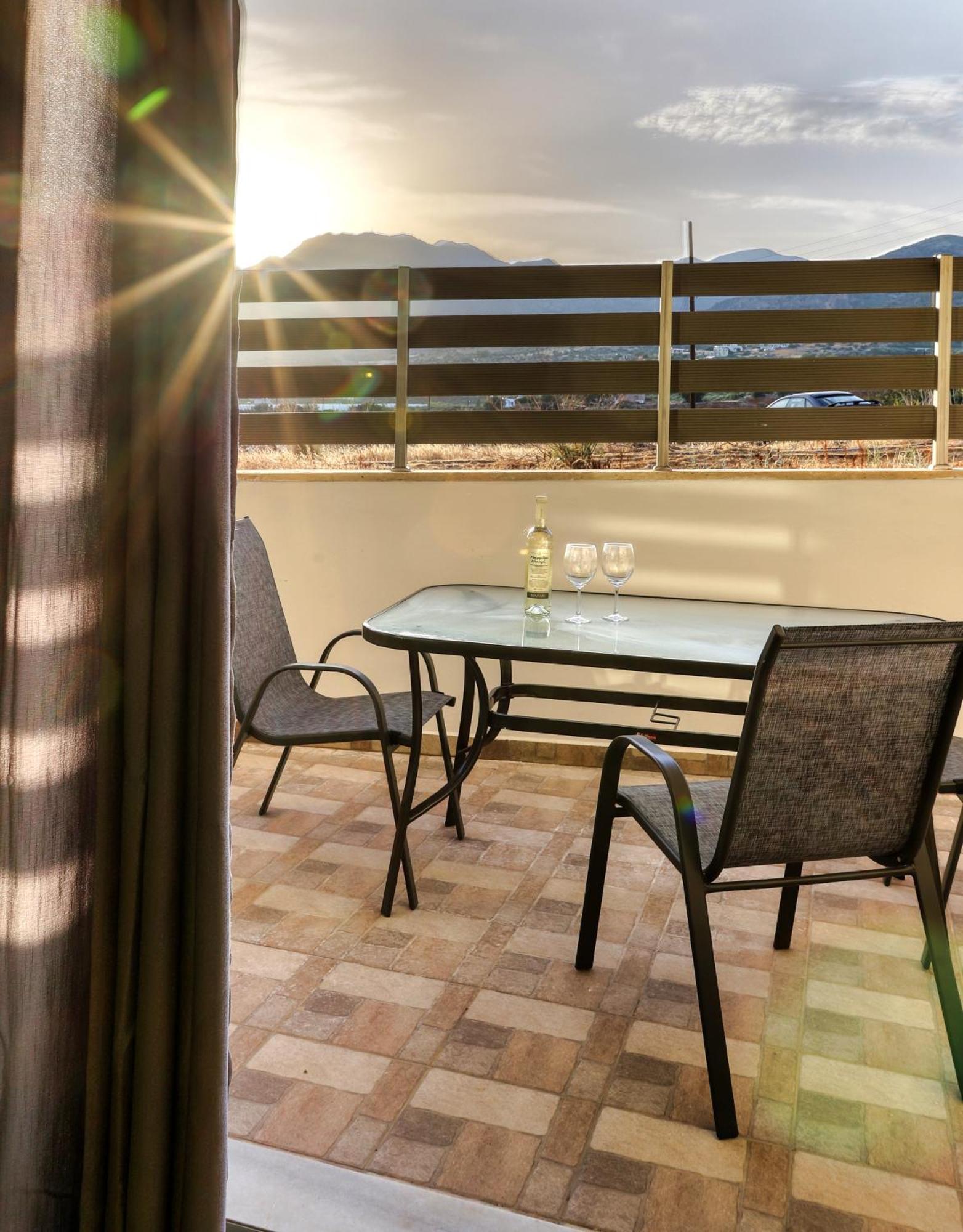 Helios Studios & Apartments Makriyialos Bagian luar foto