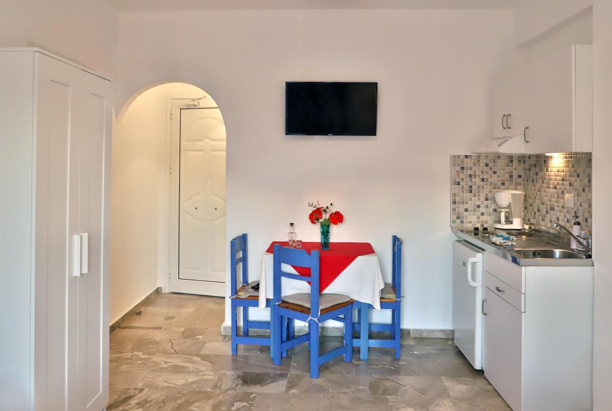 Helios Studios & Apartments Makriyialos Bagian luar foto