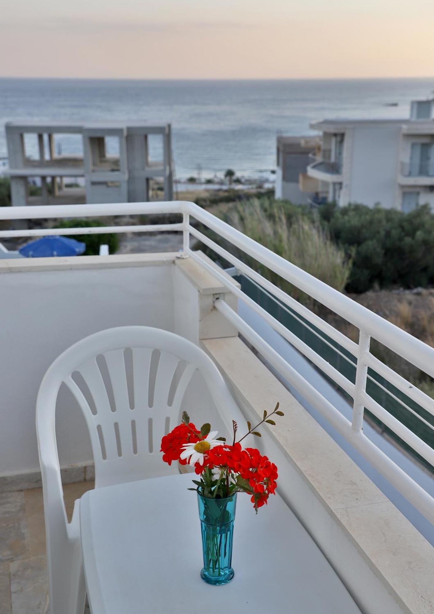 Helios Studios & Apartments Makriyialos Bagian luar foto