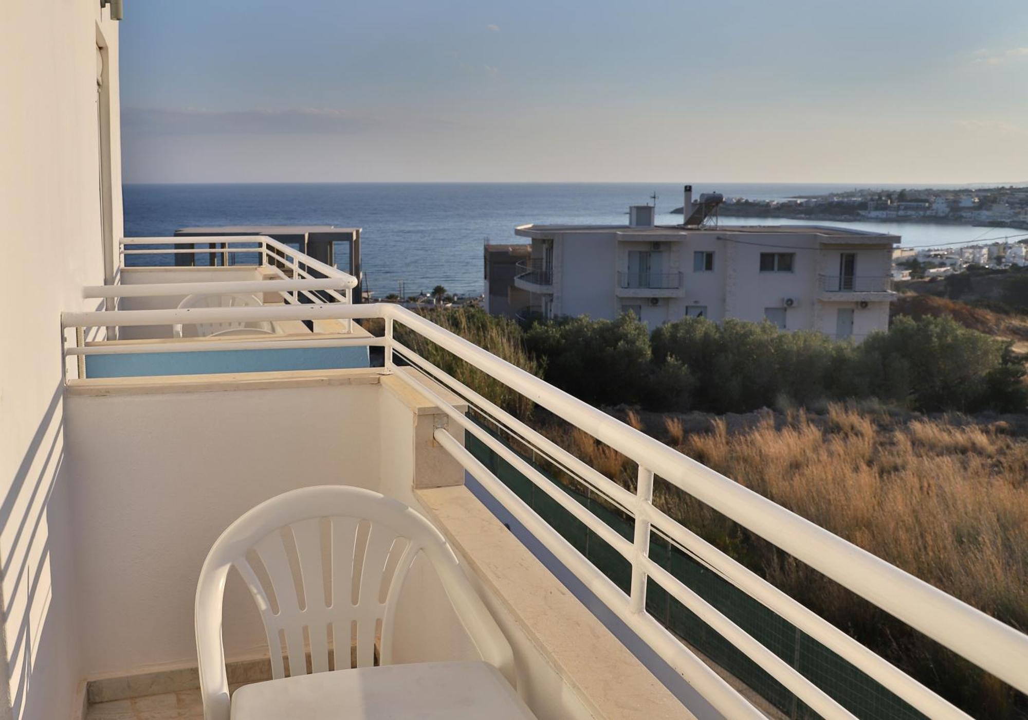 Helios Studios & Apartments Makriyialos Bagian luar foto
