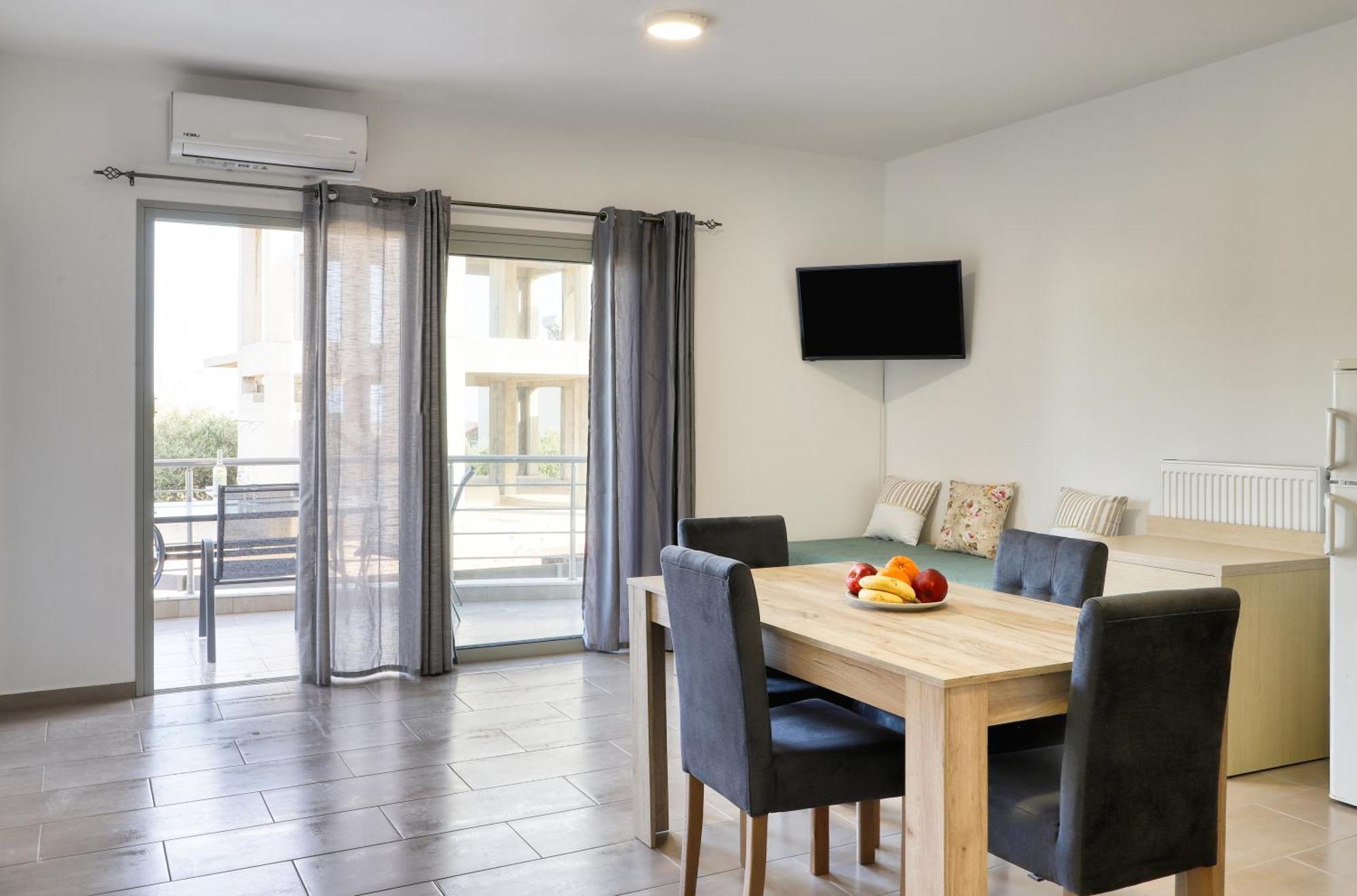 Helios Studios & Apartments Makriyialos Bagian luar foto