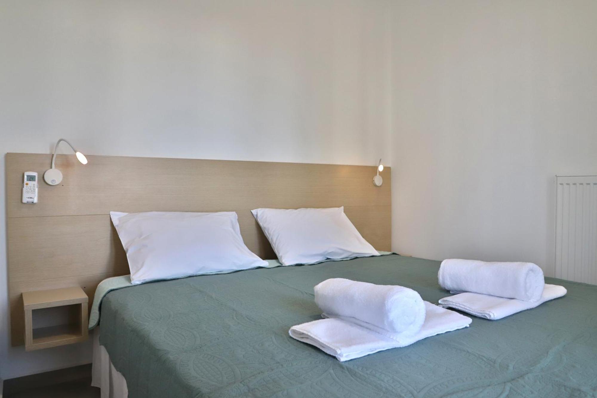 Helios Studios & Apartments Makriyialos Bagian luar foto